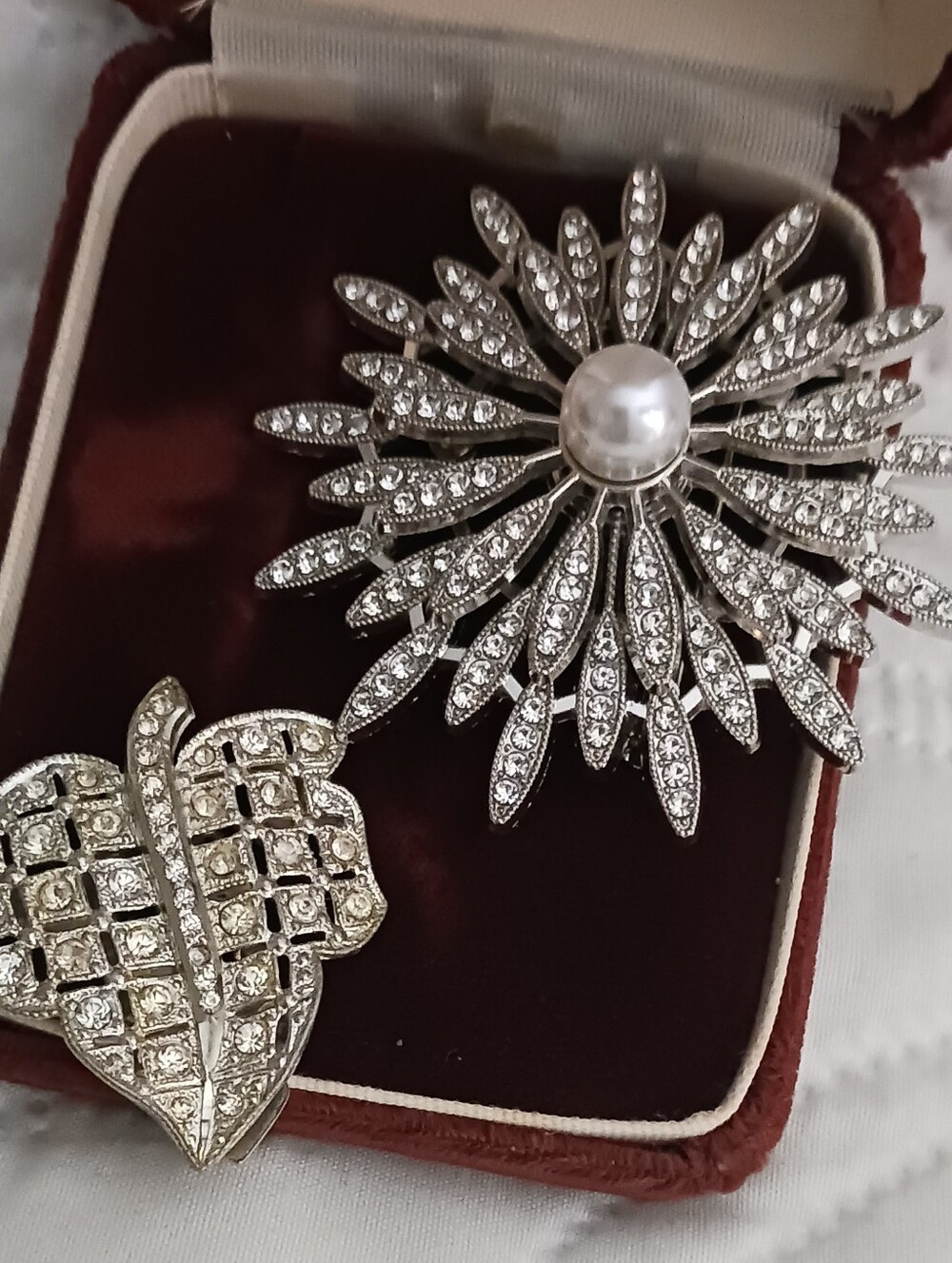 Dress Clip Vintage Leaf Paste Stones & Starburst Style Modern Brooch W/Pearl 2pc